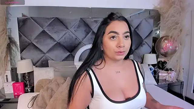 sofhiaa_adaams on StripChat