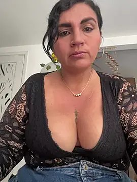 sophie-honey on StripChat