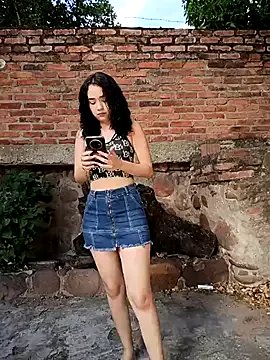 sweet_outdoor_charm on StripChat 