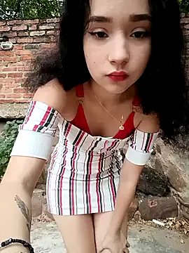sweet_outdoor_charm on StripChat 