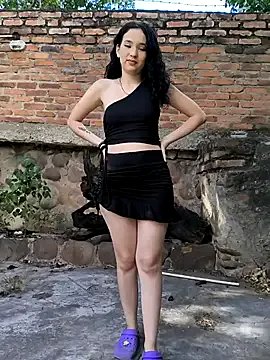 sweet_outdoor_charm on StripChat 