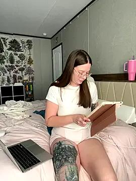 Sweetdee222x on StripChat 