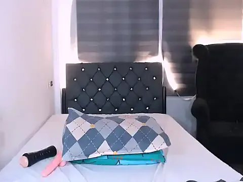 sylvannia_cumslut on StripChat