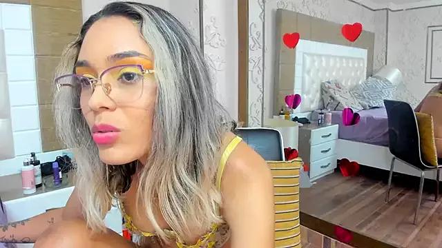 TaraaHot from StripChat