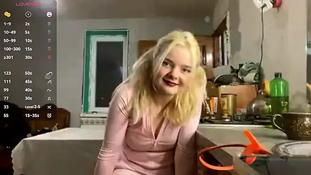 TuTimmer — Lick my lips close to cam