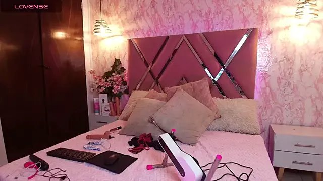 Venuss1_ on StripChat