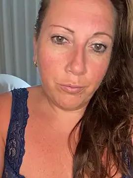 xsexycurvymilf on StripChat