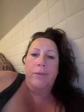 xsexycurvymilf on StripChat