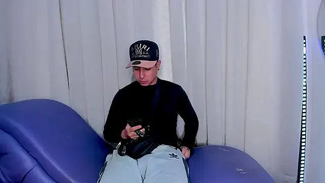 Yourslust_ on StripChat