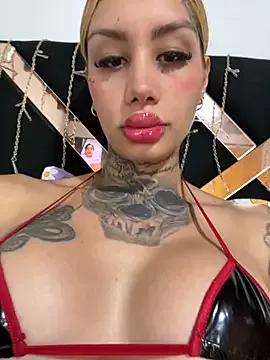 Zaratattoox on StripChat 