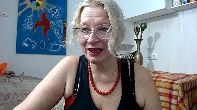 Zosya1111 — BODYART! I paint hearts on my naked body